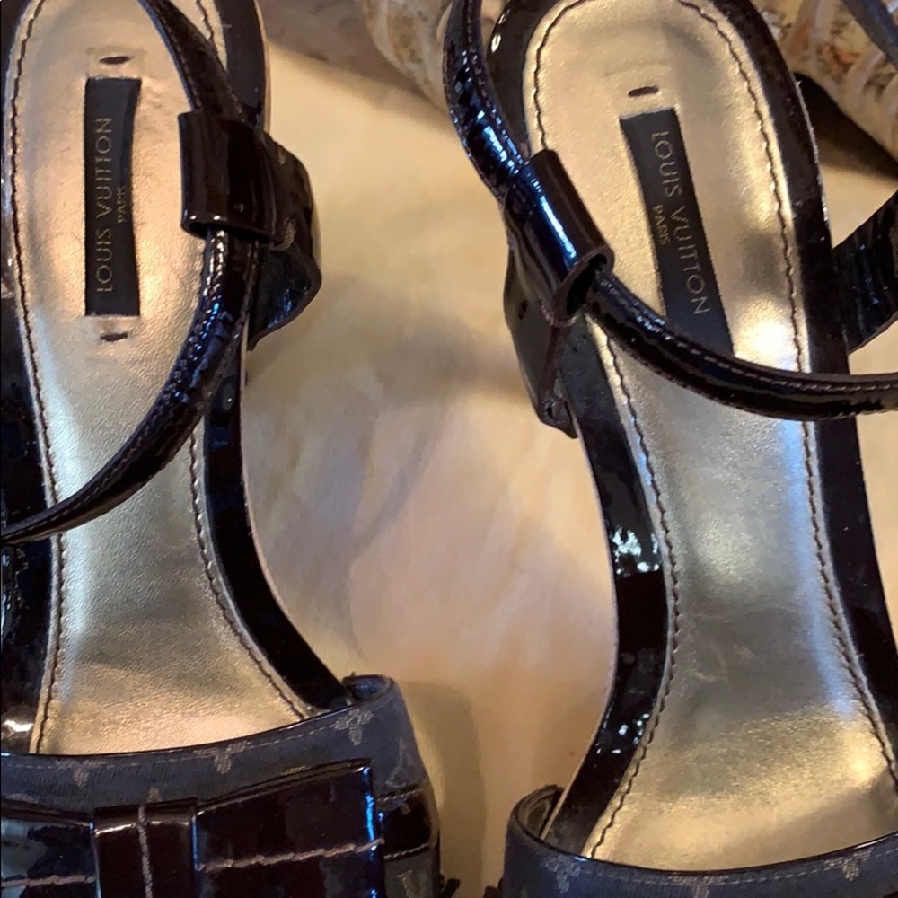 Gorgeous LV Paris limited edition monogram heels - Picture 6 of 6